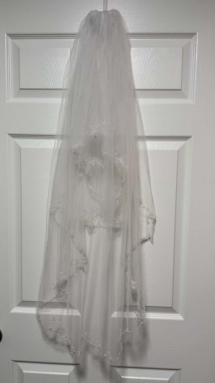 Two-Tier White Bridal Veil Glass Bead, Rhinestone, Sequin Floral Embellishments
